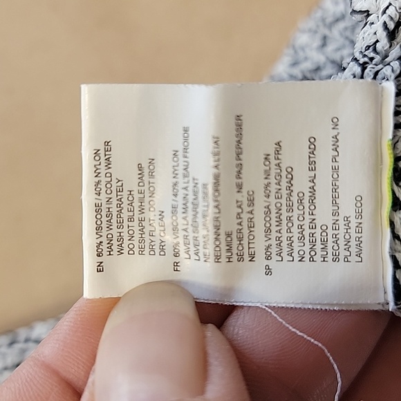 Design Lab Lord and Taylor Size M, Cold Shoulder Marled Black & Gray Sweater - Picture 11 of 11